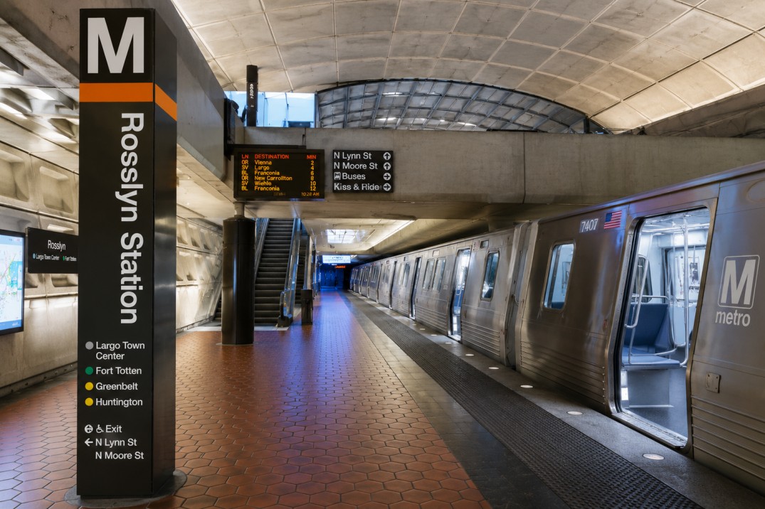 DC Metro Rosslyn Station- Schedule, Fares, Parking & Travel